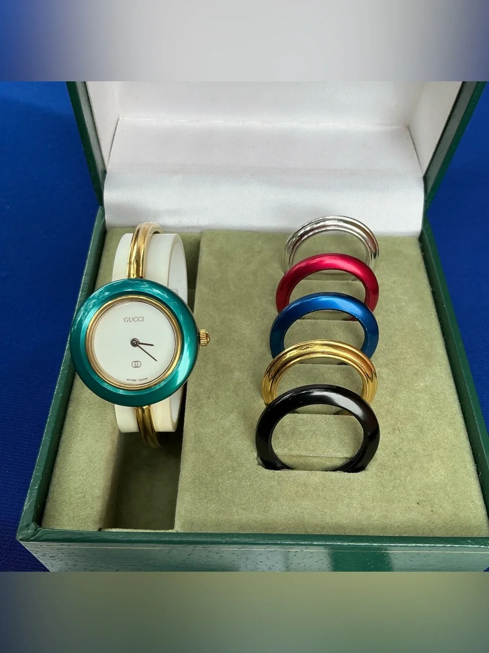 Authentic GUCCI bangle watch with Interchangeable Bezels❤️💙💛💚🖤